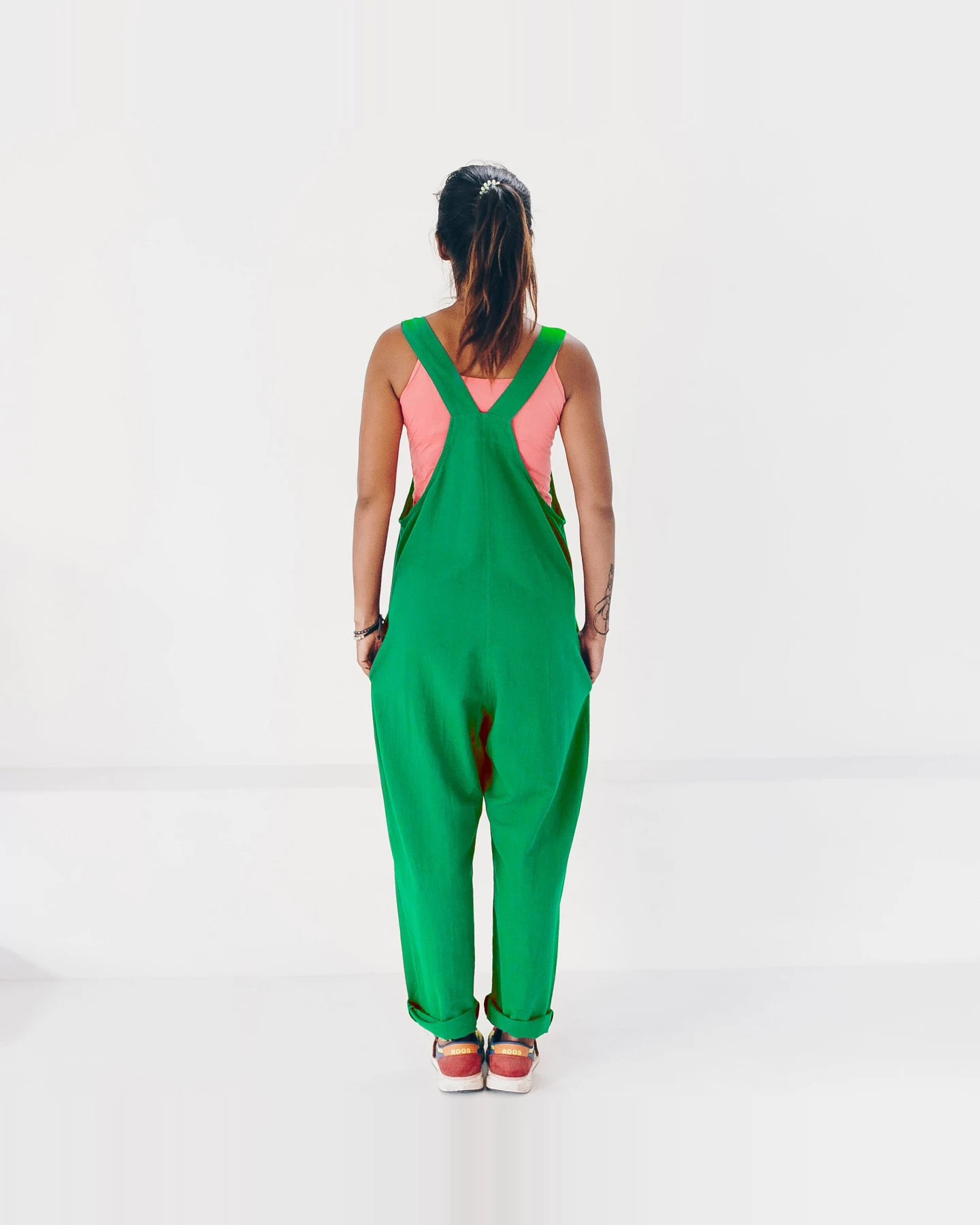 The Driftwood Tales Damen vegan Jumpsuit Upcycled 100% Leinen Grün – Ansicht 2