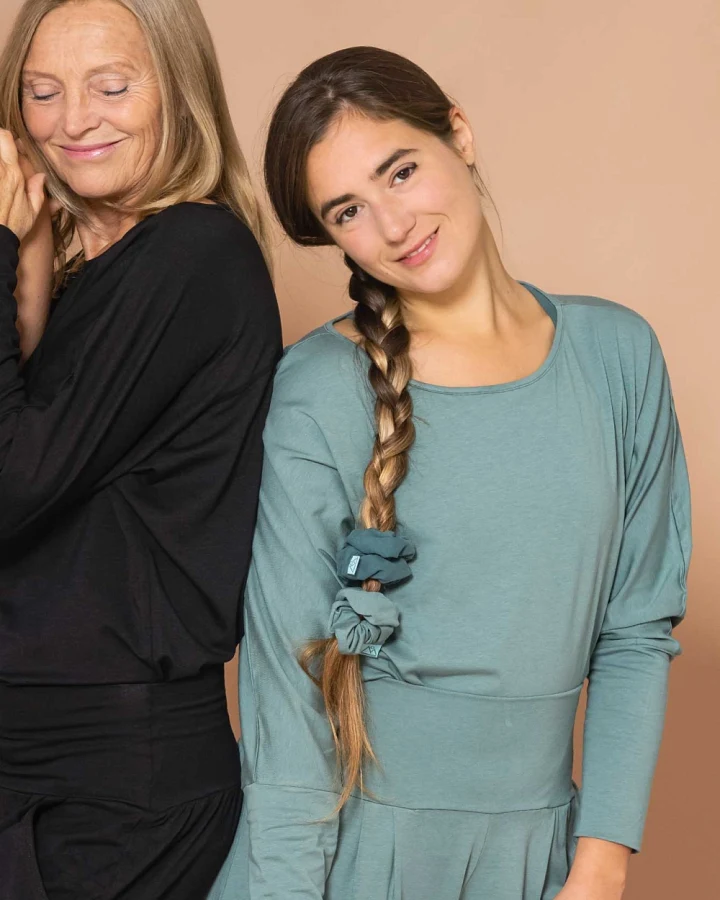 nice to meet me Damen vegan Cover Up . Tencel® Night Blue