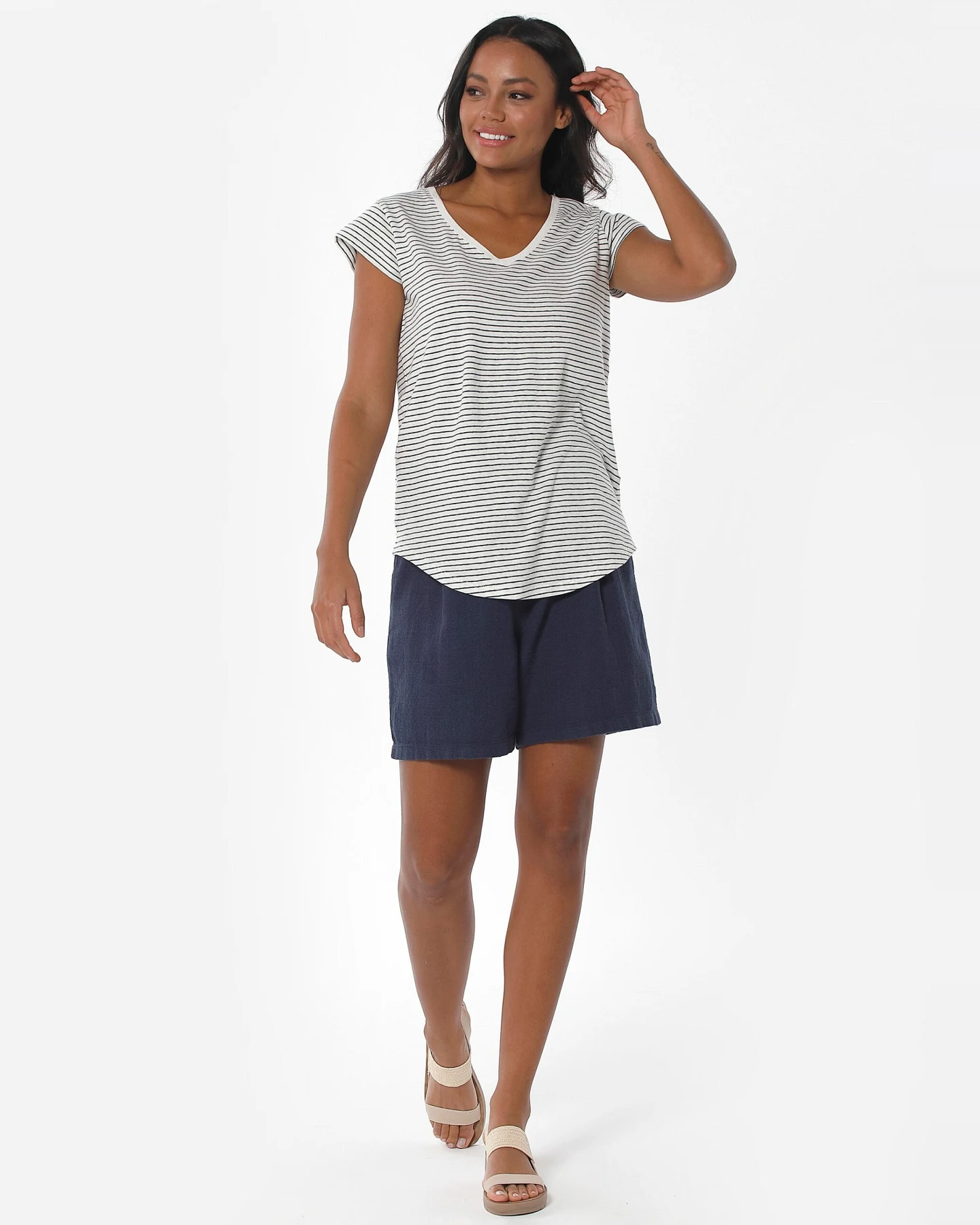 ORGANICATION Damen vegan Shorts Plissee Navy – Ansicht 2