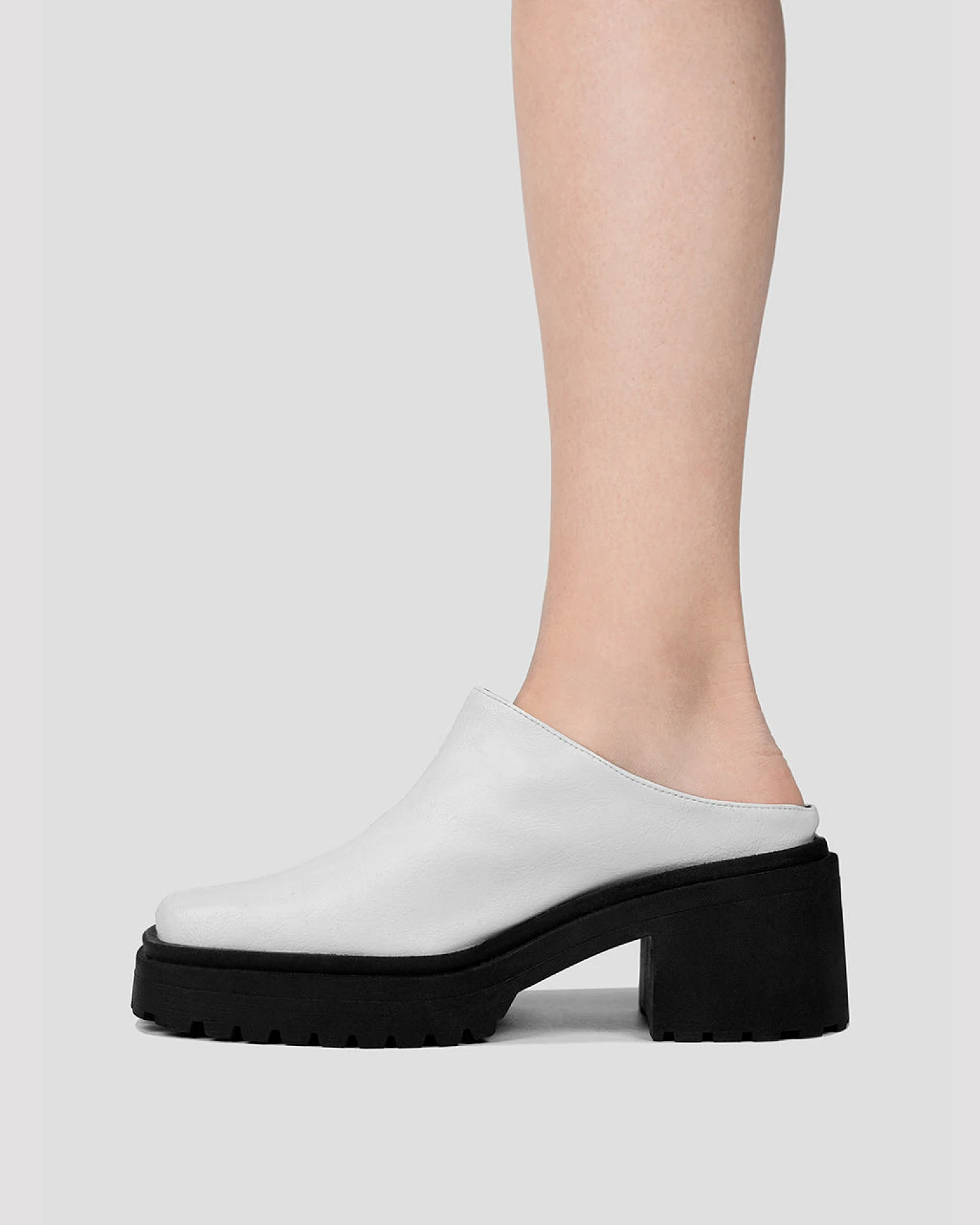 BOHEMA Damen vegan Squared Mules Weiß – Ansicht 2