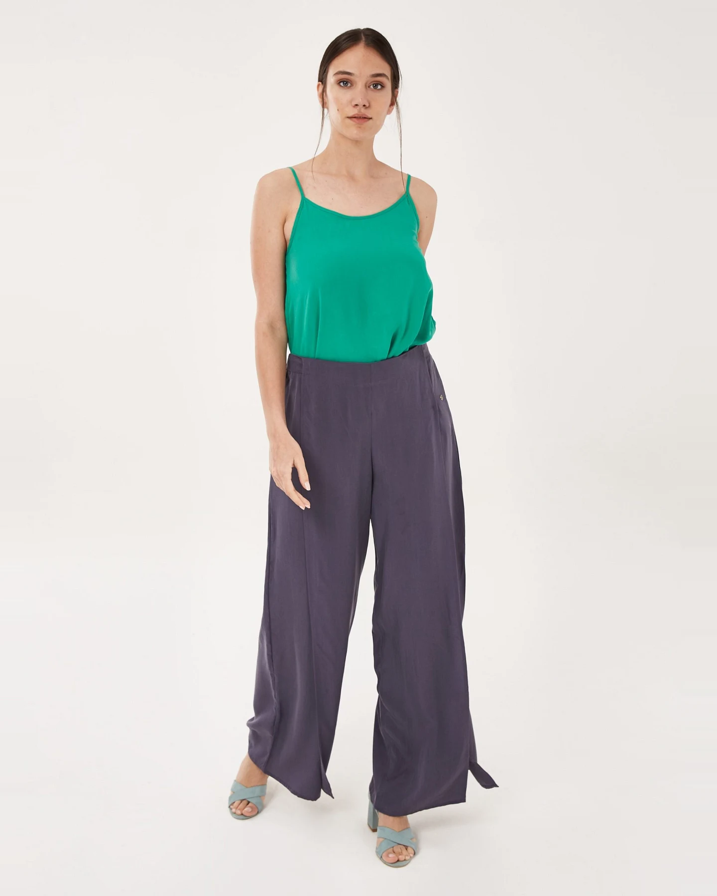 ORGANICATION Damen vegan Hose Mit Split Dunkelgrau – Ansicht 2