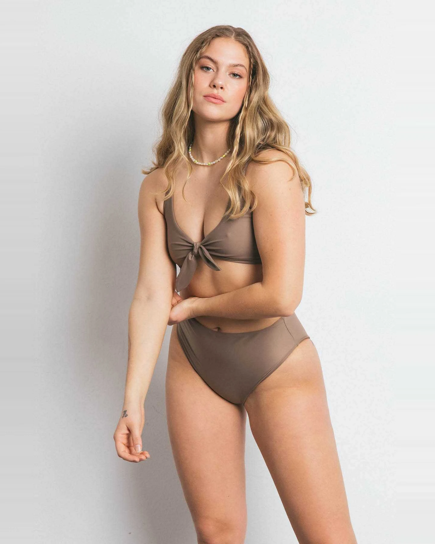 OCEANCHILD Damen vegan Bikinioberteil Iris Schleife Kokosnuss – Ansicht 2