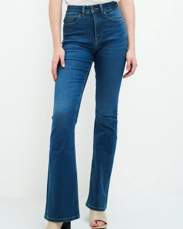 Kuyichi Damen vegan Schlagjeans Lisette Hellblau