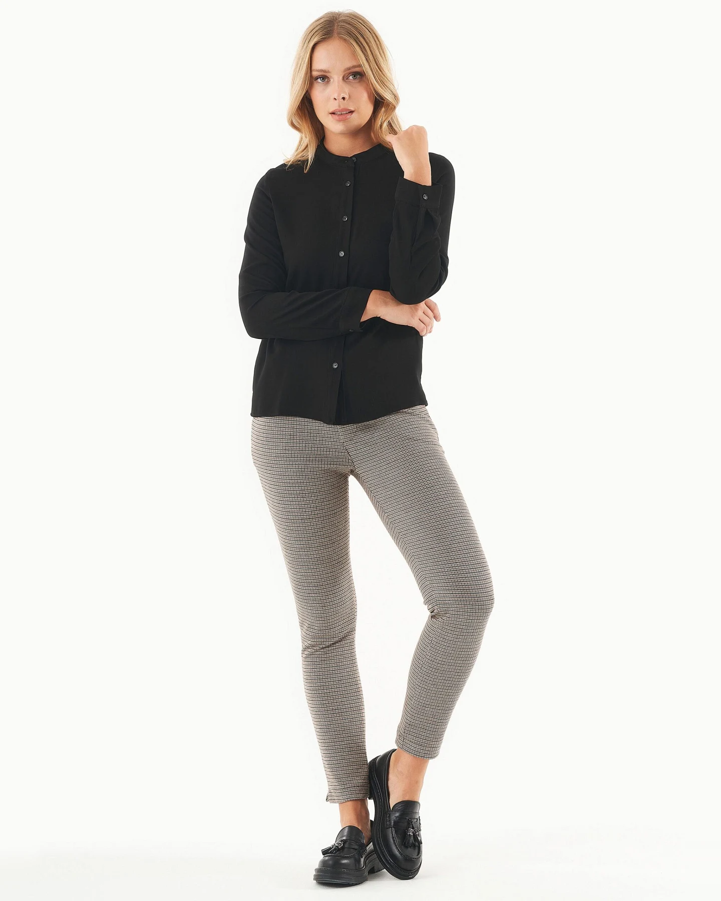 ORGANICATION Damen vegan Bluse Ecovero Schwarz – Ansicht 2