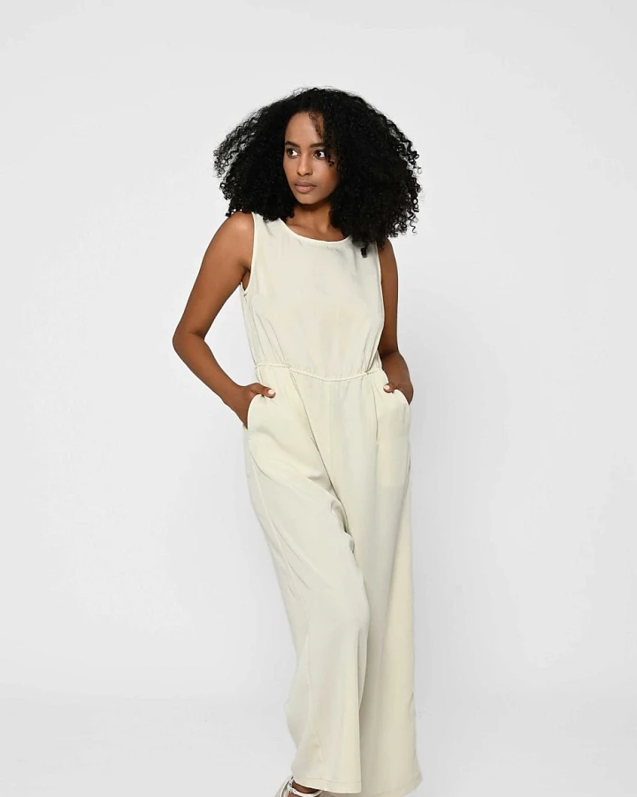 LOVJOI Damen vegan Jumpsuit Staine Tencel Pebble