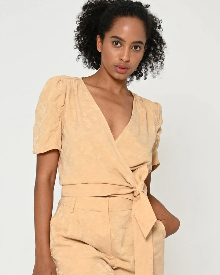 LOVJOI Damen vegan Bluse Siluri Tencel Brownsugar