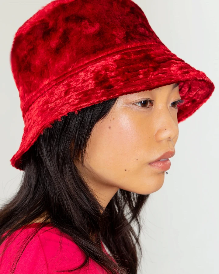 MAHLA Damen vegan Bucket Hat Rubinrot