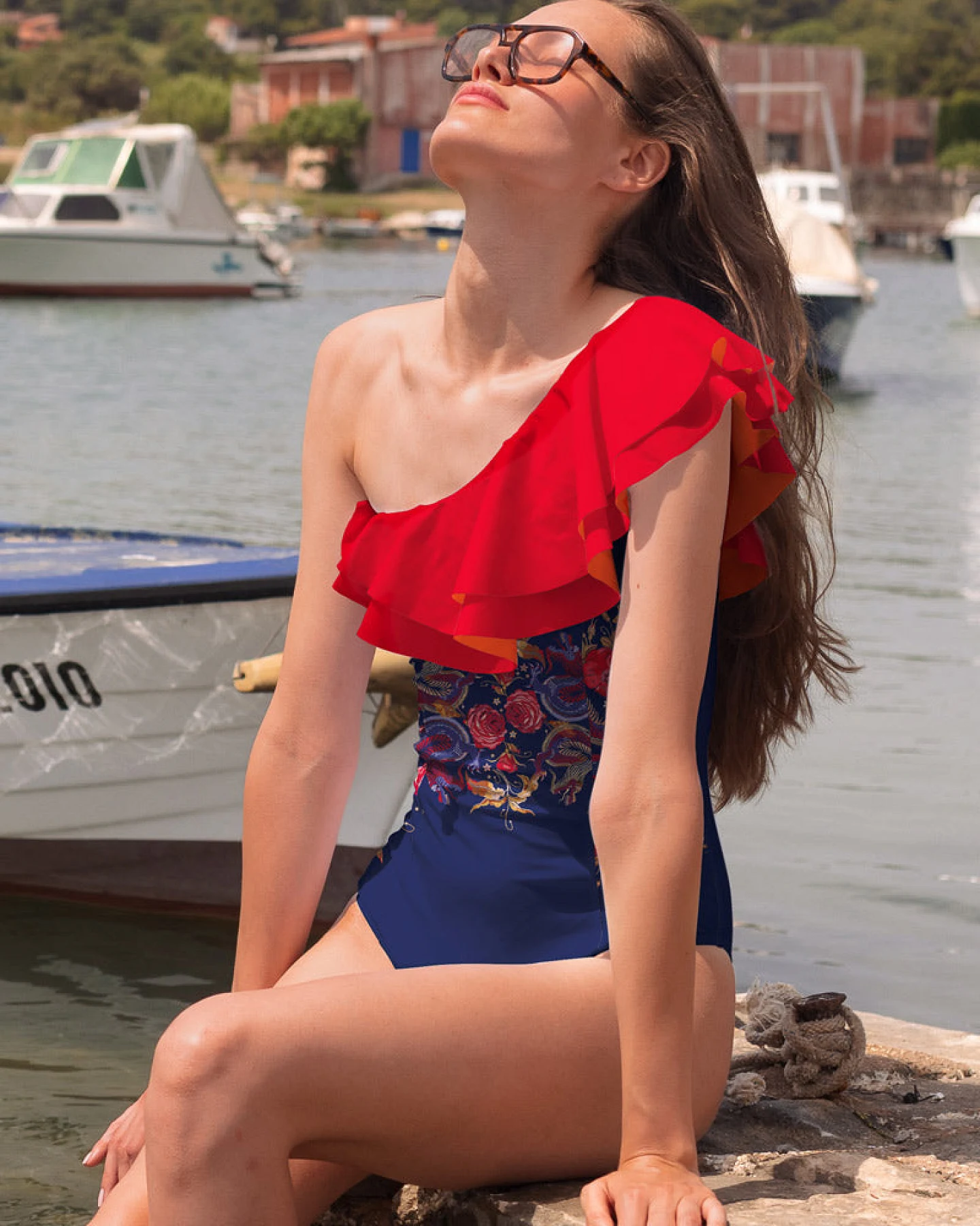 Averie Damen vegan Badeanzug Ruffled One-Piece Avelina Scarlet Dragon Flowers On Navy Blue & Red – Ansicht 2