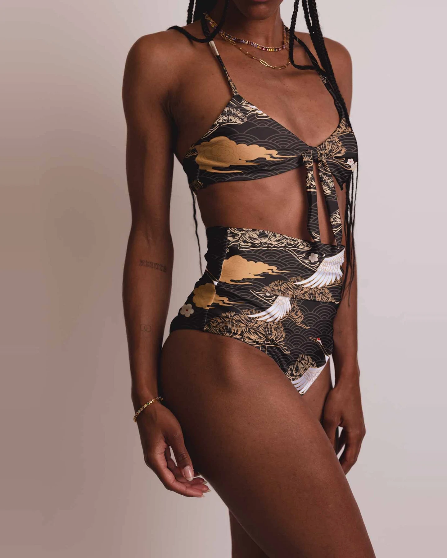 Averie Damen vegan Bikini Bow-Knot Zweiteiler Tabitha Cranes On Black And Gold – Ansicht 2