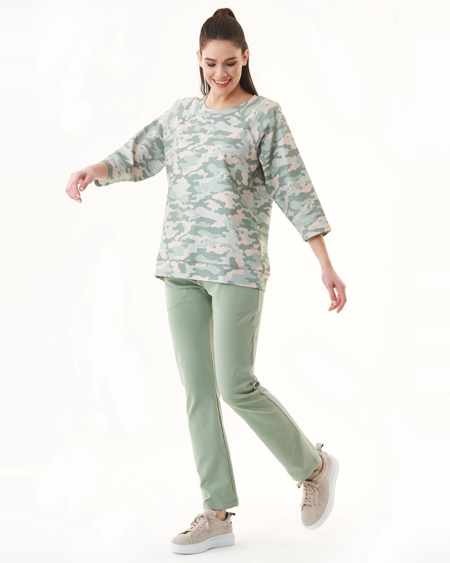 ORGANICATION Damen vegan Sweatshirt Mit Camouflage-Muster – Ansicht 2