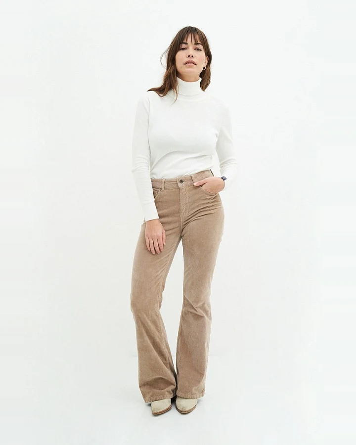 Kuyichi Damen vegan Jeans Flare Lisette Corduroy Sand