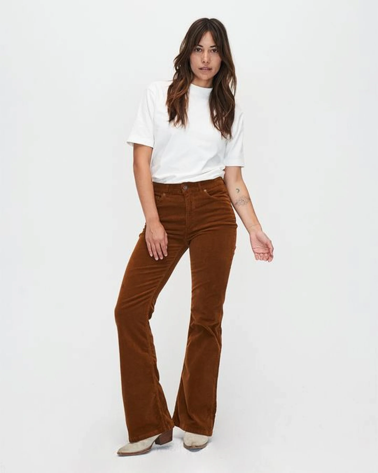 Kuyichi Damen vegan Jeans Flare Lisette Corduroy Goldbraun – Ansicht 2