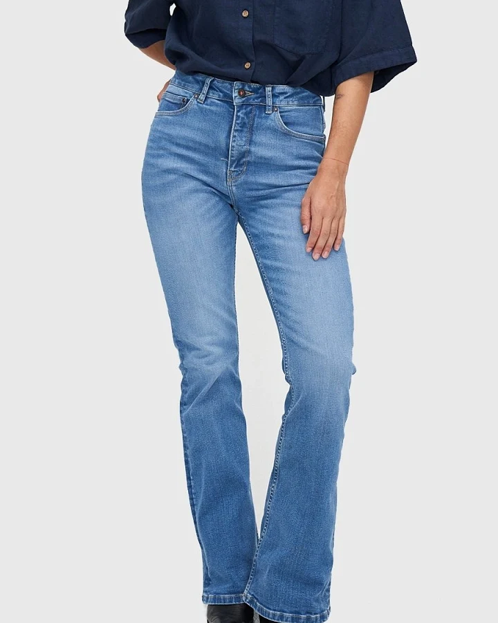 Kuyichi Damen vegan Jeans Flare Lisette Timed Out Blau