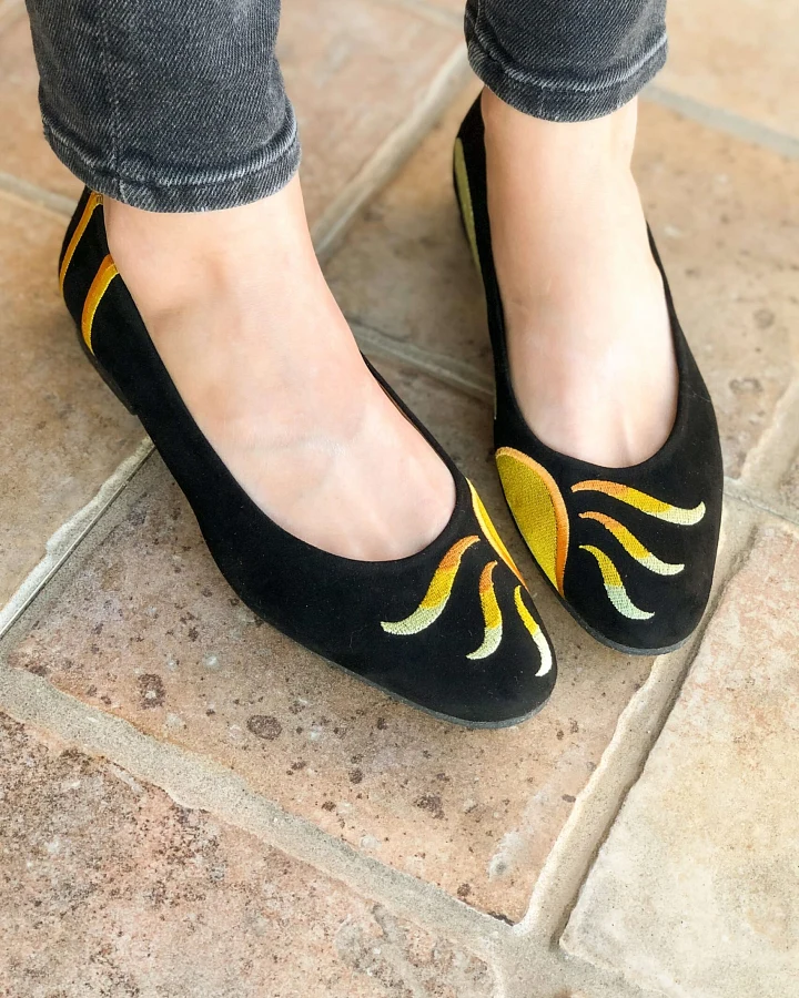 Momoc Damen vegan Ballerinas Sun Set Schwarz & Gelb