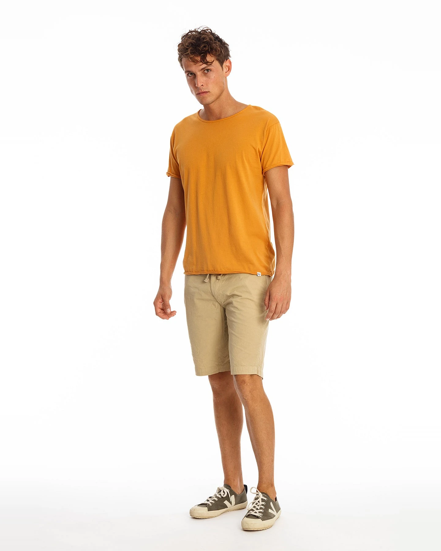 RAVENS VIEW IBIZA Herren vegan T-Shirt Rundhalsausschnitt Wild Gold Sand – Ansicht 2