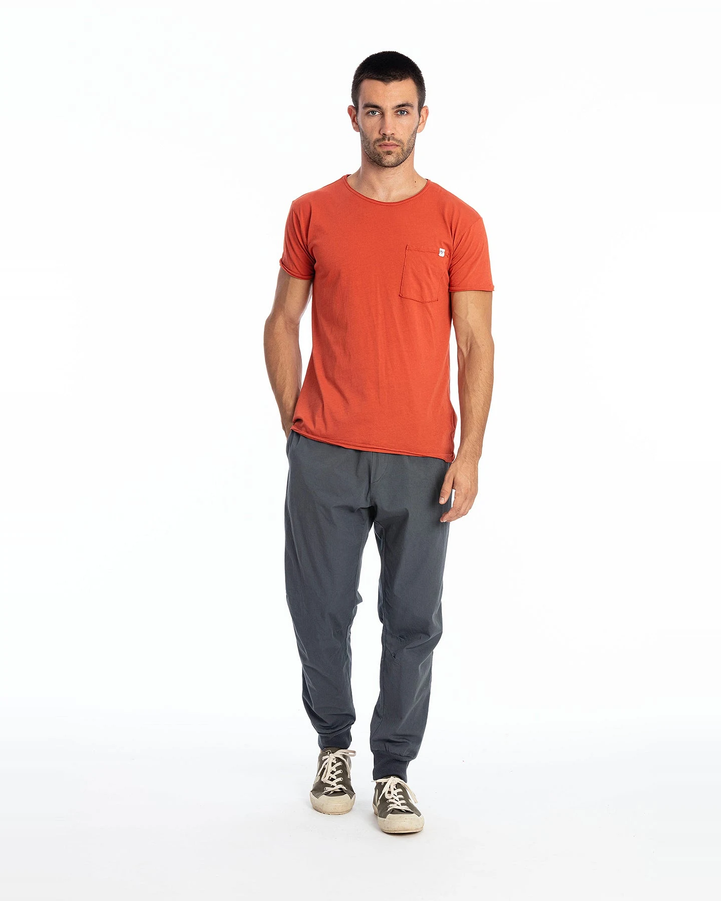 RAVENS VIEW IBIZA Herren vegan T-Shirt Rundhalsausschnitt Wild Pocket Terracotta Orange – Ansicht 2