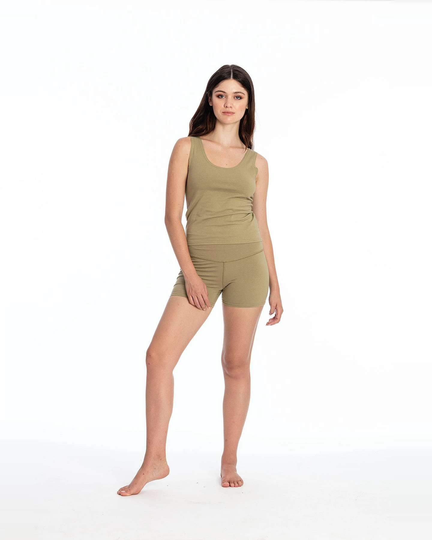 RAVENS VIEW IBIZA Damen vegan Shorts Mini Legging Leela Dunkel Aloe Grün – Ansicht 2