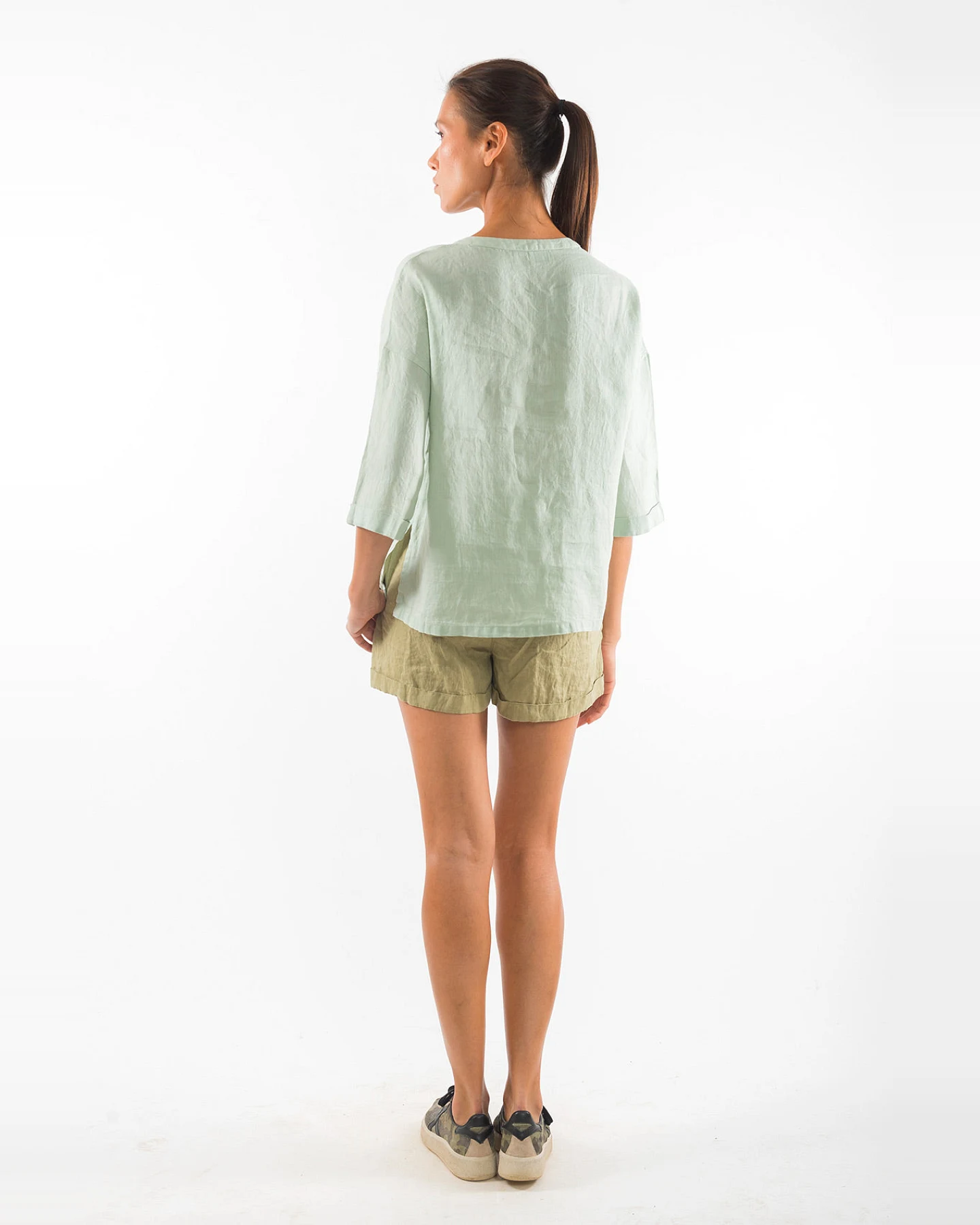 RAVENS VIEW IBIZA Damen vegan Hemd Ebba Light Aloe Grün – Ansicht 2