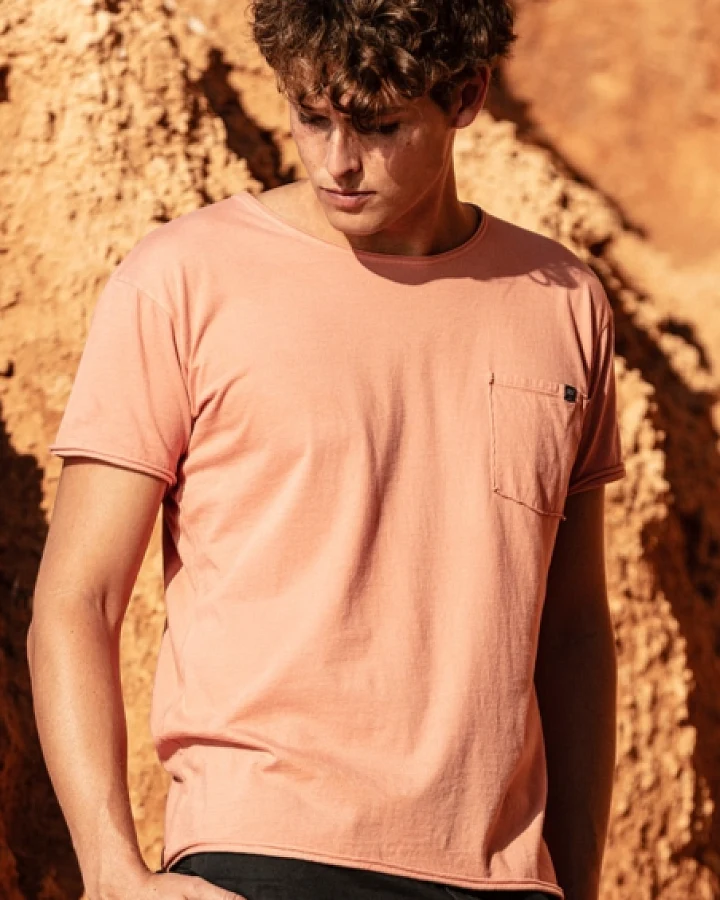 RAVENS VIEW IBIZA Herren vegan T-Shirt Rundhalsausschnitt Wild Pocket Coral Clay Orange