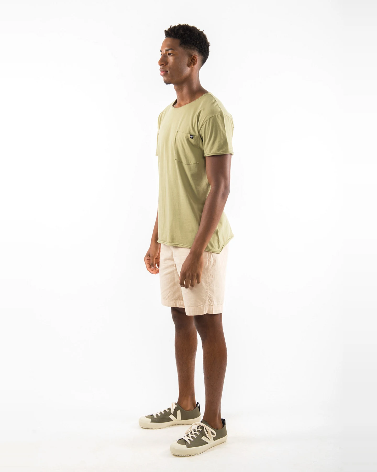 RAVENS VIEW IBIZA Herren vegan T-Shirt Rundhalsausschnitt Wild Pocket Dark Aloe Grün – Ansicht 2
