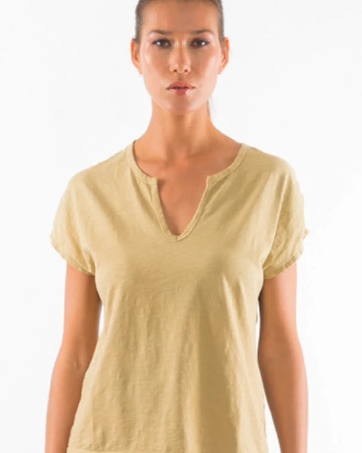 RAVENS VIEW IBIZA Damen vegan T-Shirt Hera Kamelgelb