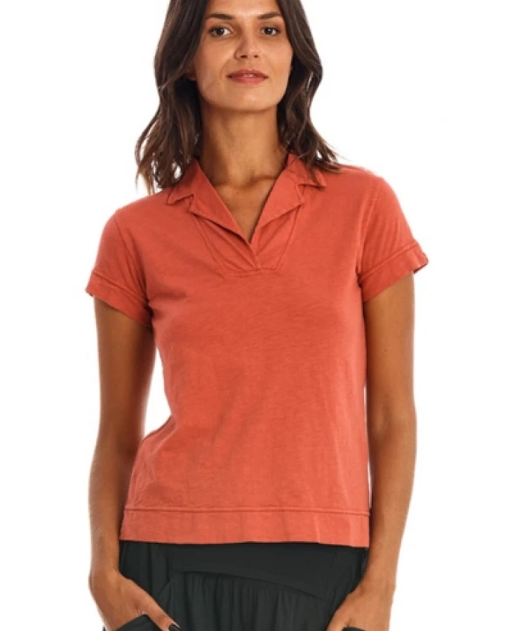 RAVENS VIEW IBIZA Damen vegan Polo T-Shirt Alexa Erde Rot
