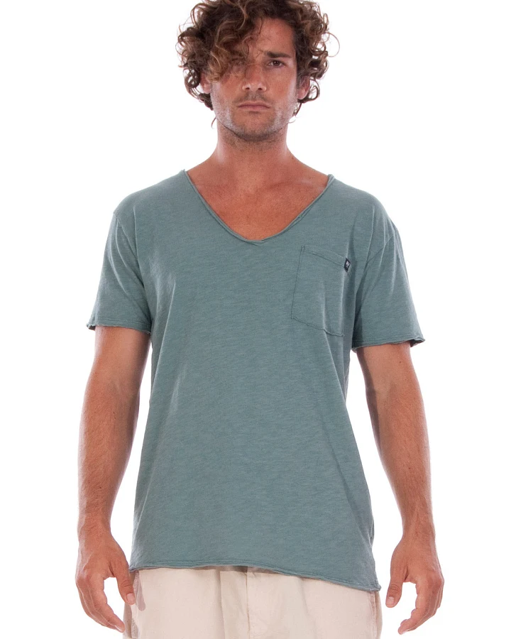 RAVENS VIEW IBIZA Herren vegan T-Shirt V-Ausschnitt Wild Pocket Cameo Blau
