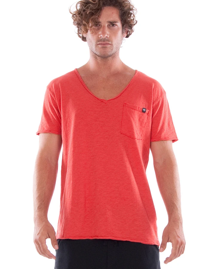 RAVENS VIEW IBIZA Herren vegan T-Shirt V-Ausschnitt Wild Pocket Candy Red