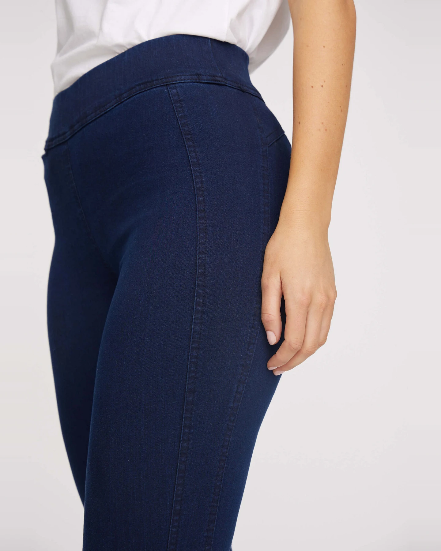 LAURIE Damen vegan Serene Slim Sl - Dunkelblauer Denim – Ansicht 2