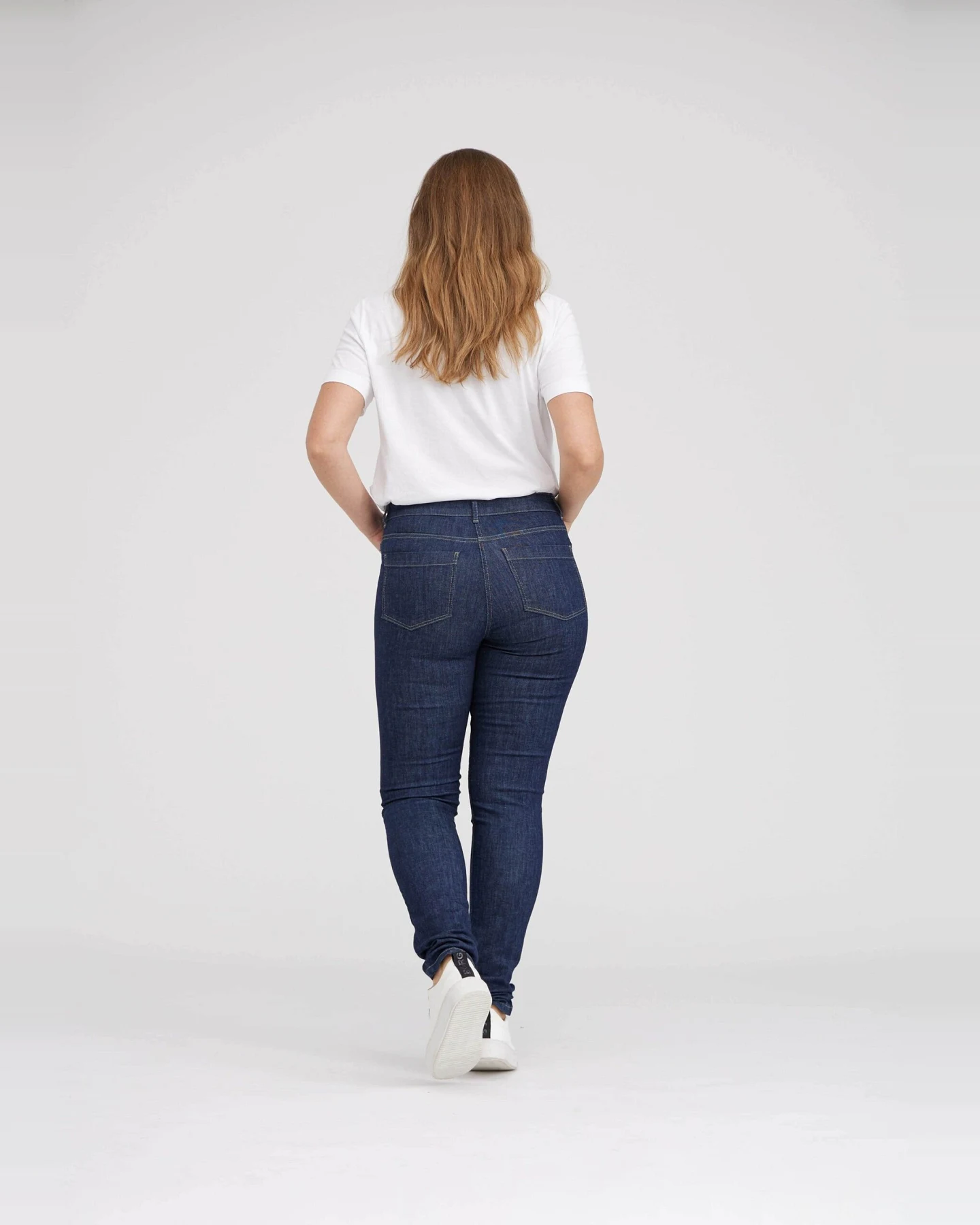 LAURIE Damen vegan Laura Slim Ml - Dunkelblauer Denim – Ansicht 2