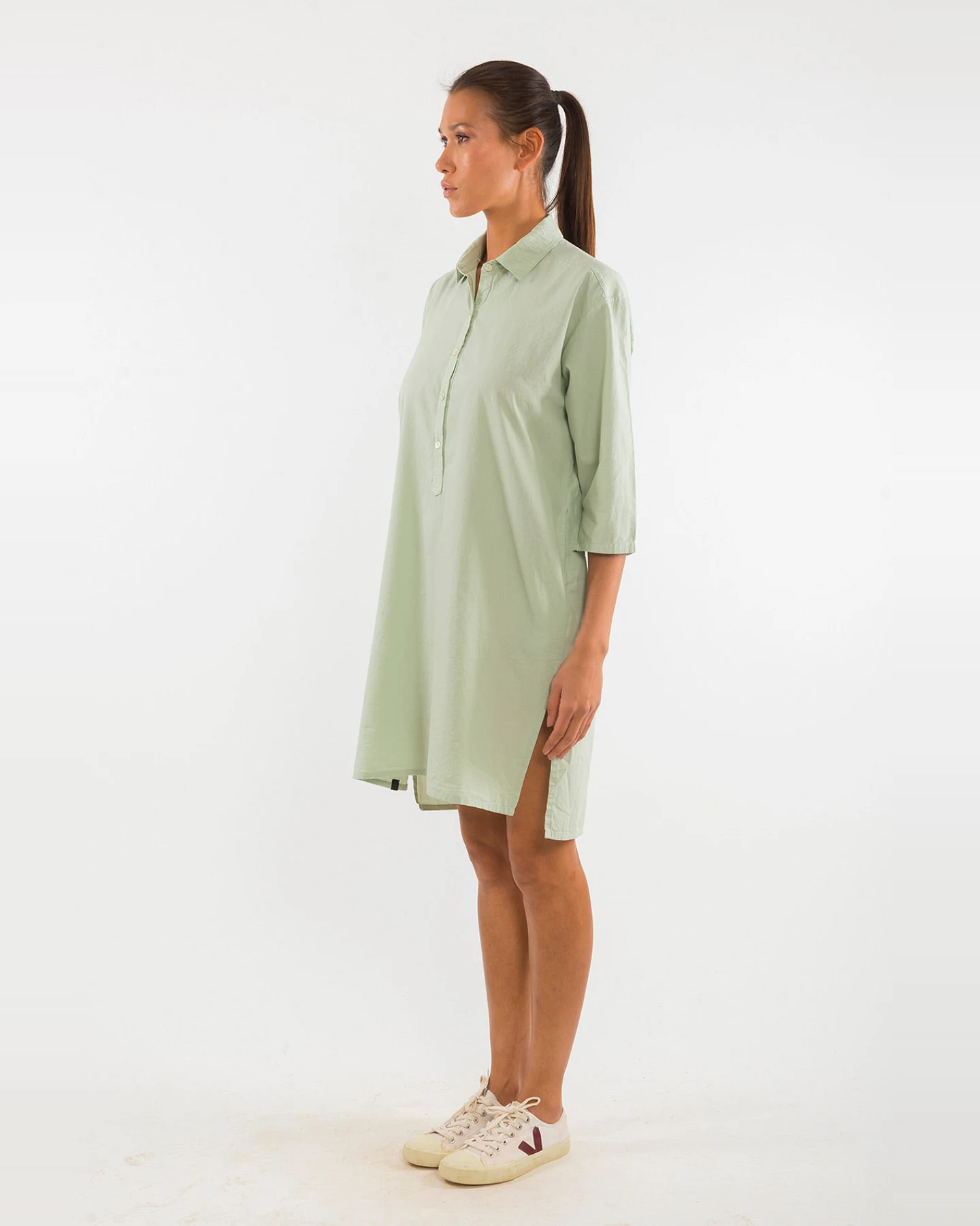 RAVENS VIEW IBIZA Damen vegan Hemdkleid Isla Light Aloe Grün – Ansicht 2