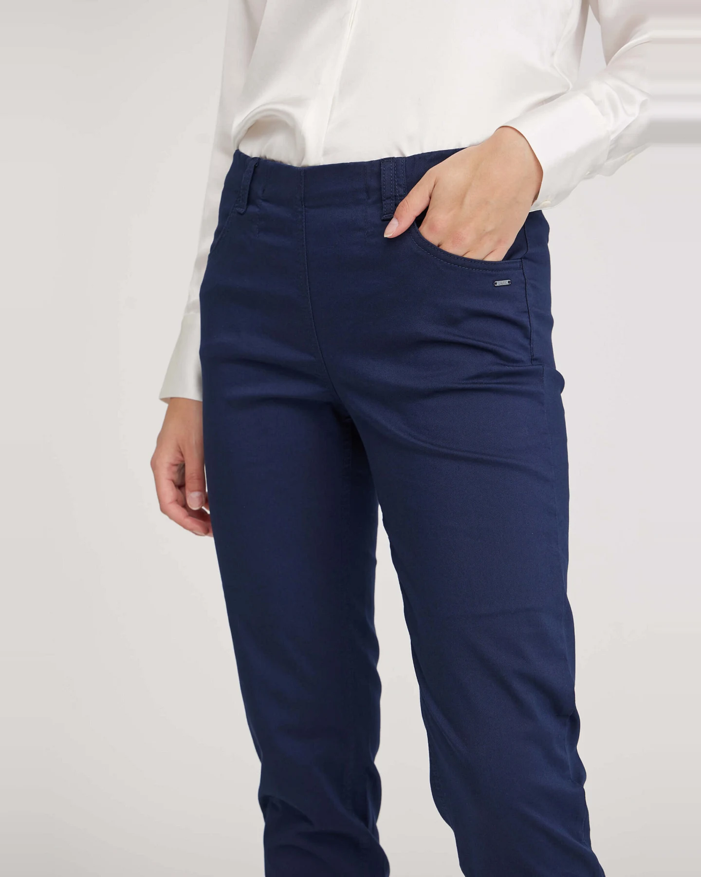LAURIE Damen vegan Hose Kelly Regular Ml Marineblau – Ansicht 2