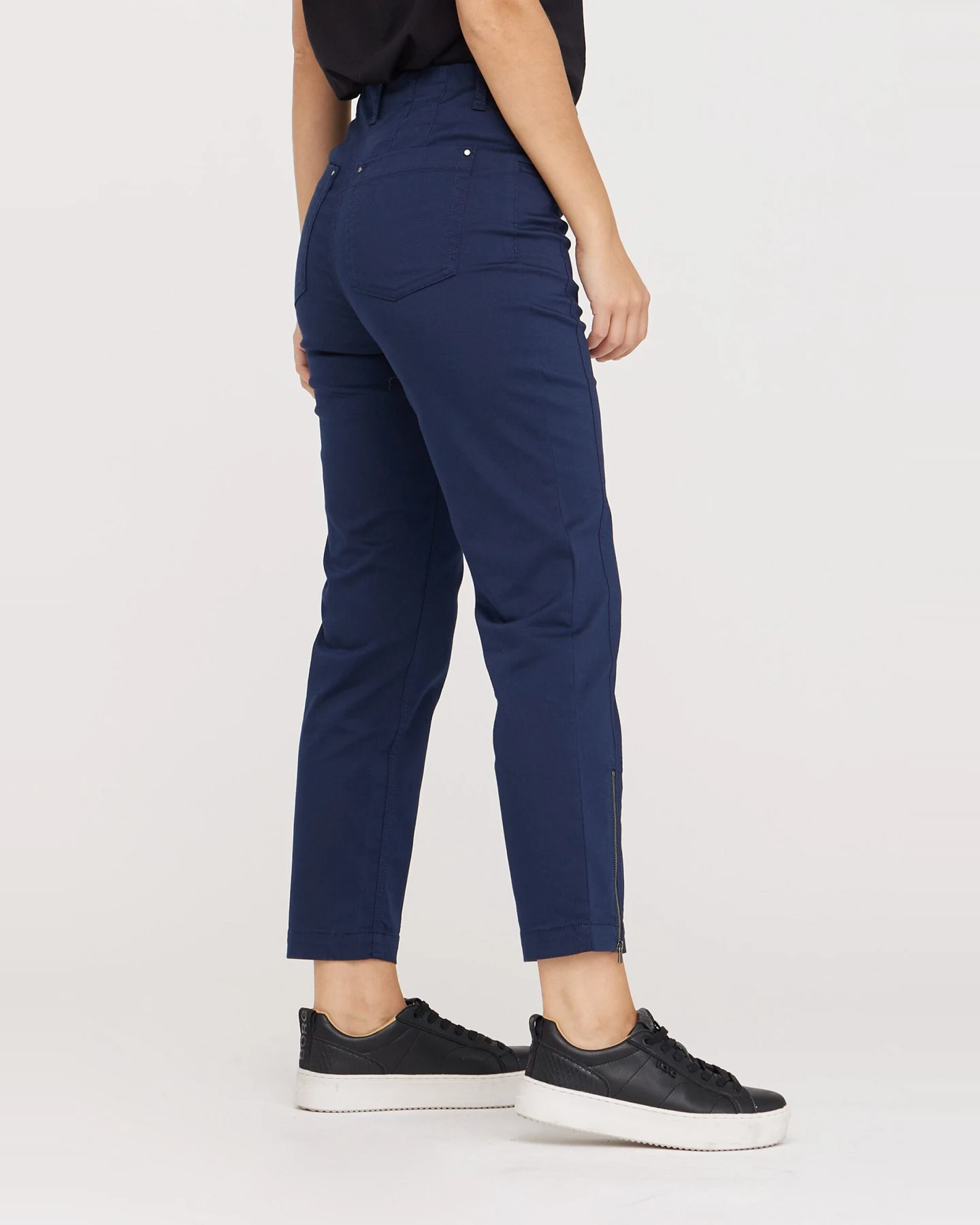 LAURIE Damen vegan Hose Piper Regular Crop Marineblau – Ansicht 2