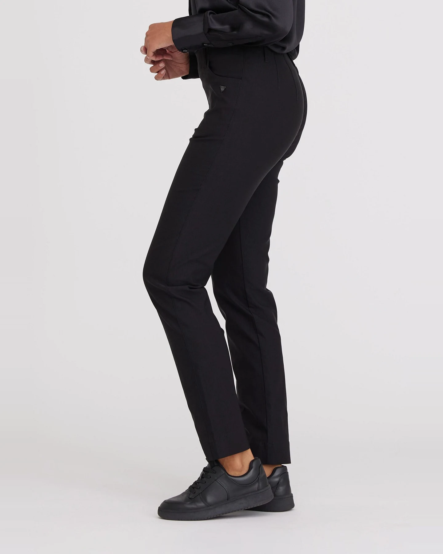 LAURIE Damen vegan Hose Kelly Regular Ml Schwarz Gebürstet – Ansicht 2