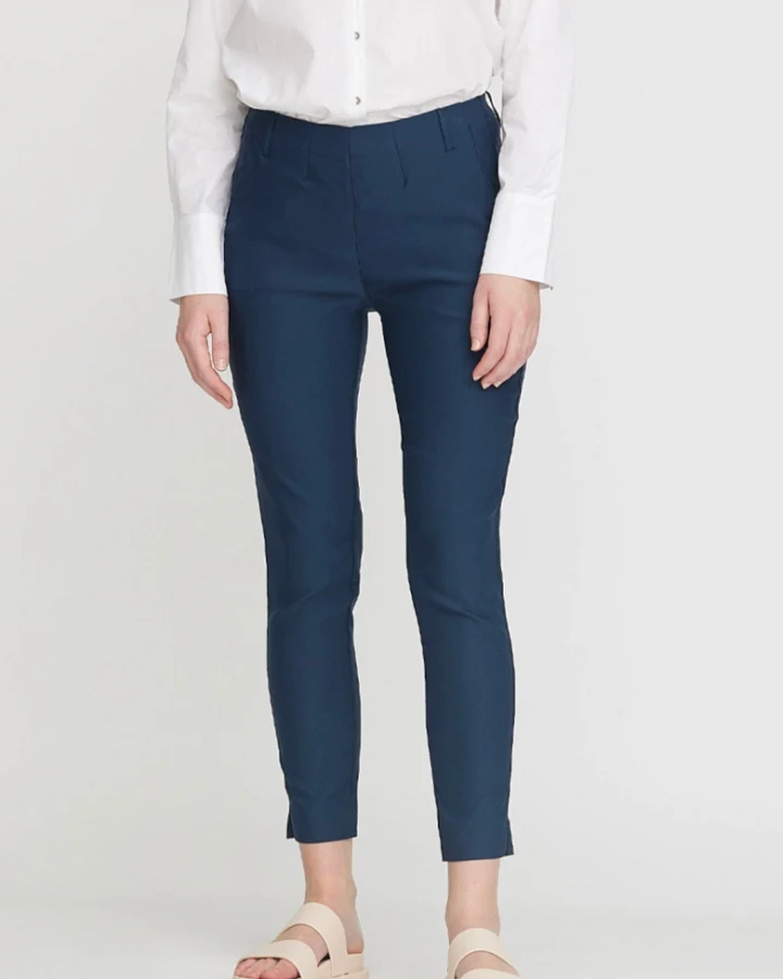 LAURIE Damen vegan Hose Elizabeth Slim Crop Marineblau