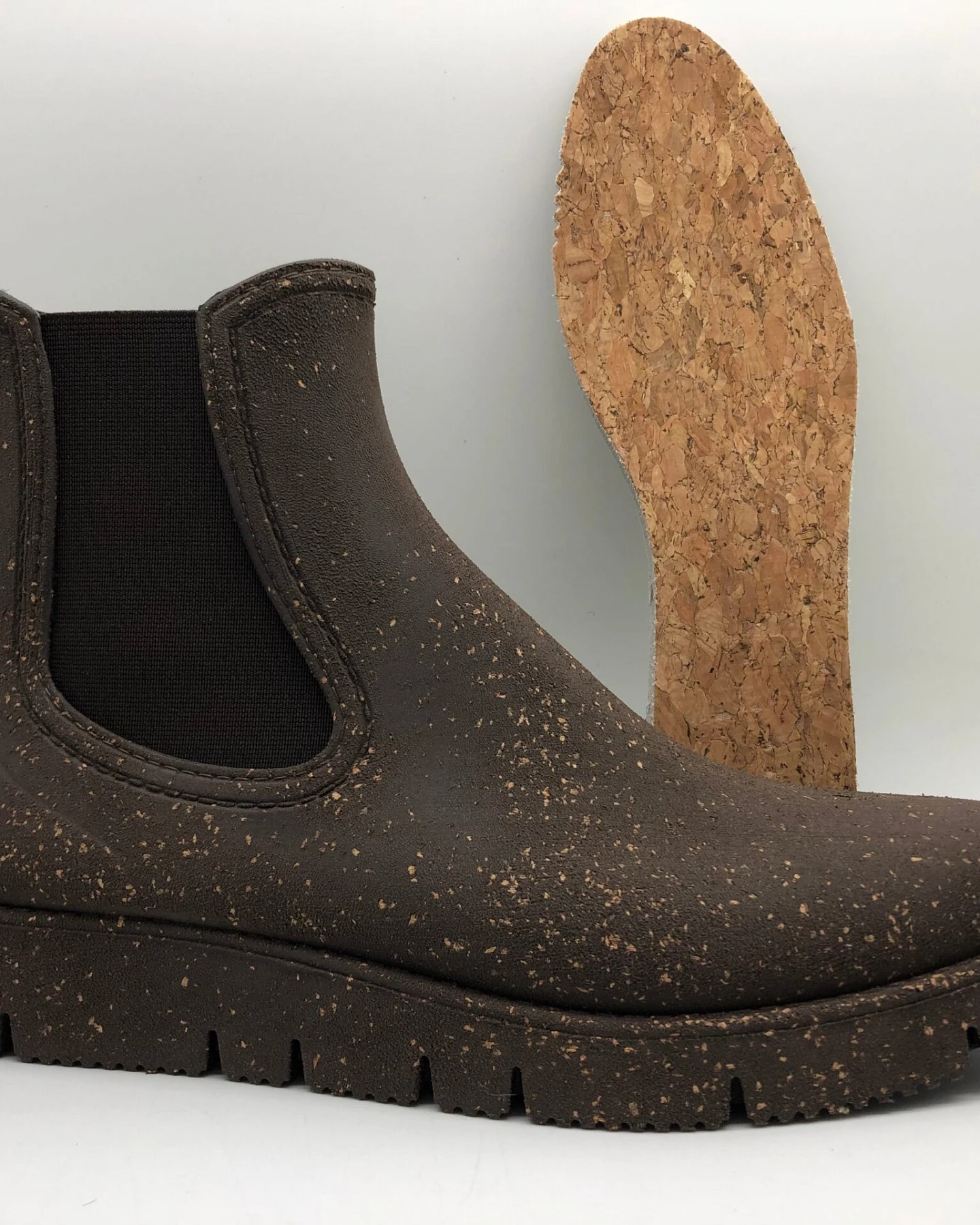 nat-2 Damen vegan Chelsea Regenstiefel Rugged Prime Cork Wasserdicht Braun – Ansicht 2