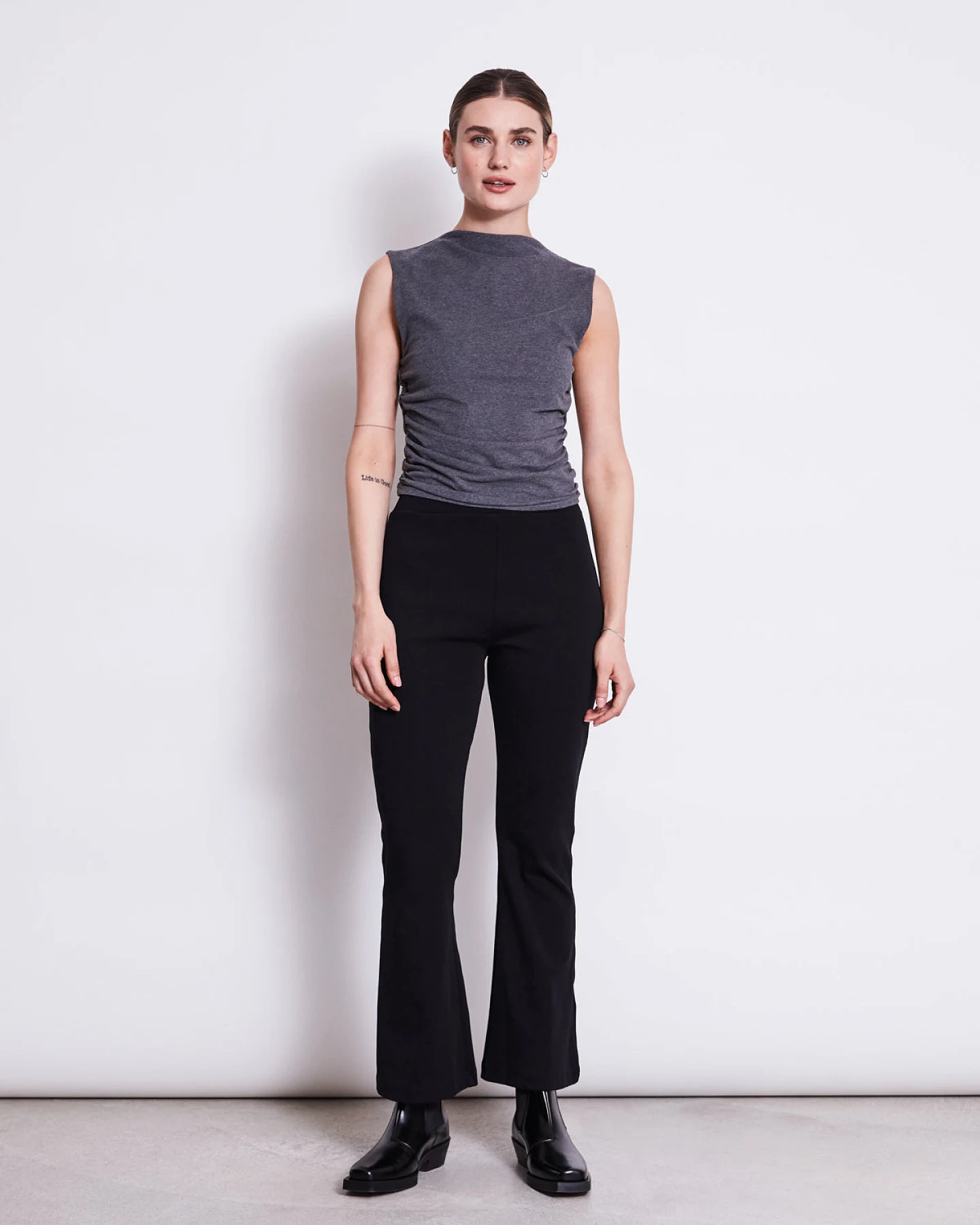 JAN 'N JUNE Damen vegan Top Rafo Dunkelgrau – Ansicht 2