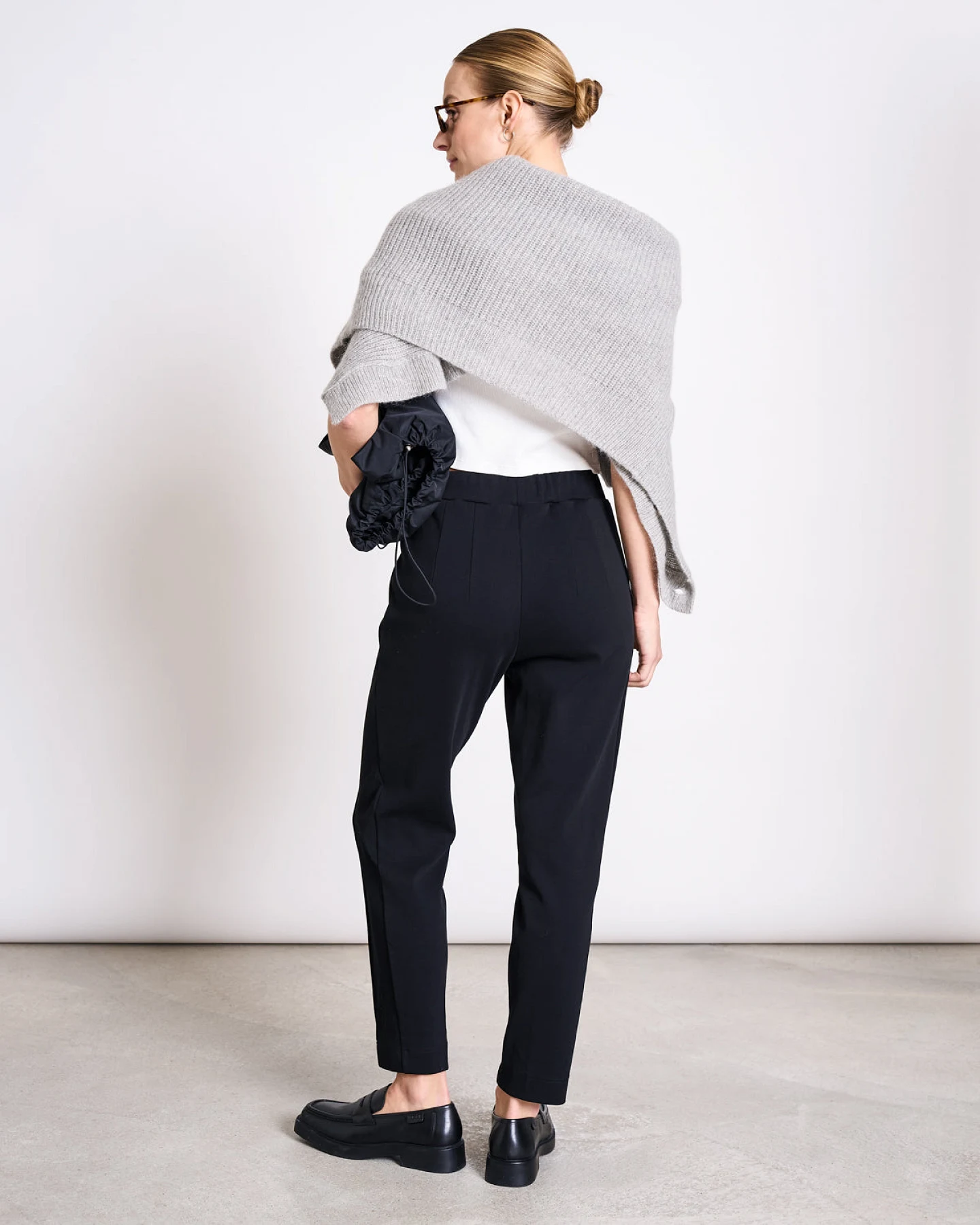 JAN 'N JUNE Damen vegan Hose Kama Schwarz – Ansicht 2