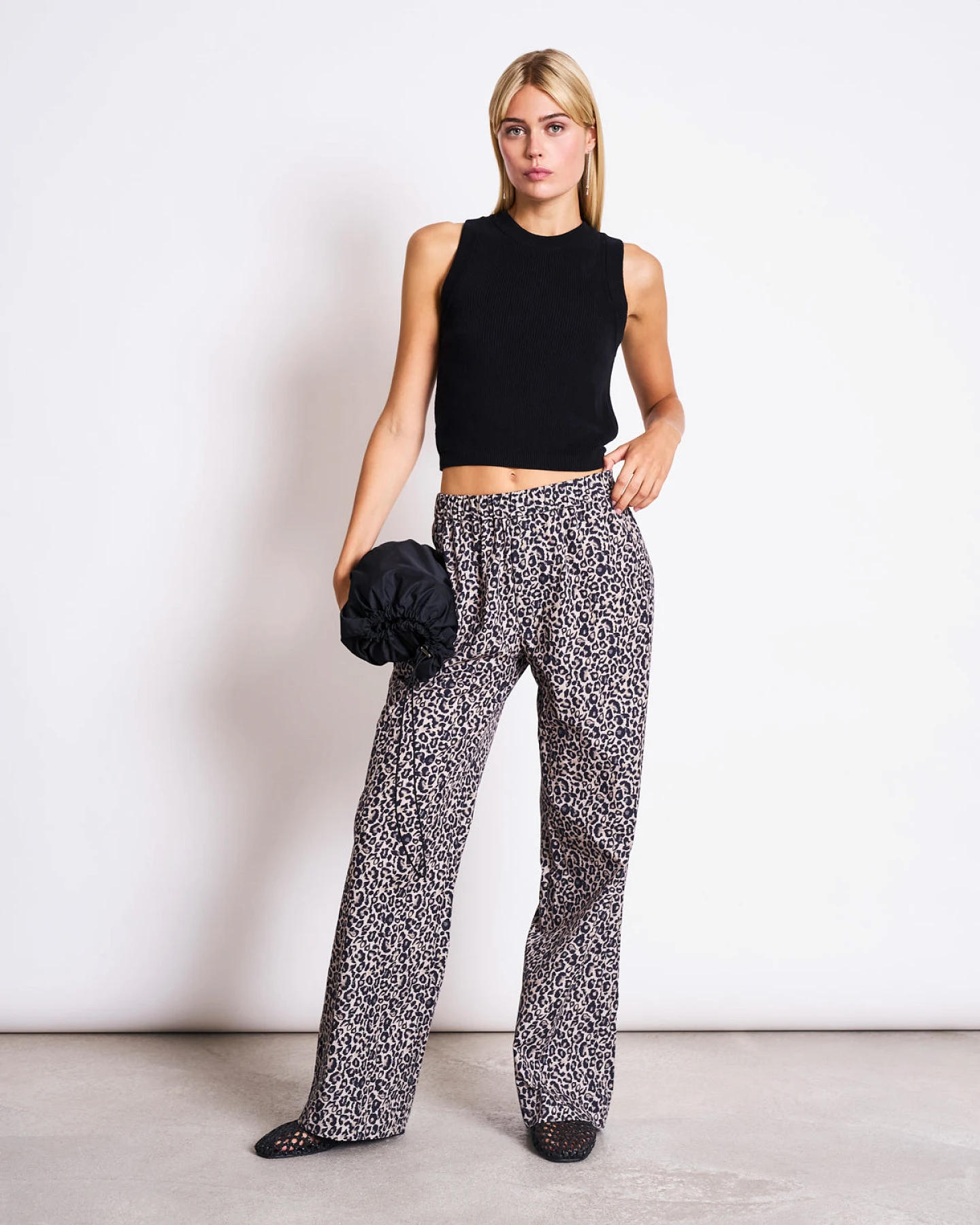 JAN 'N JUNE Damen vegan Strick-Top Garda Schwarz – Ansicht 2