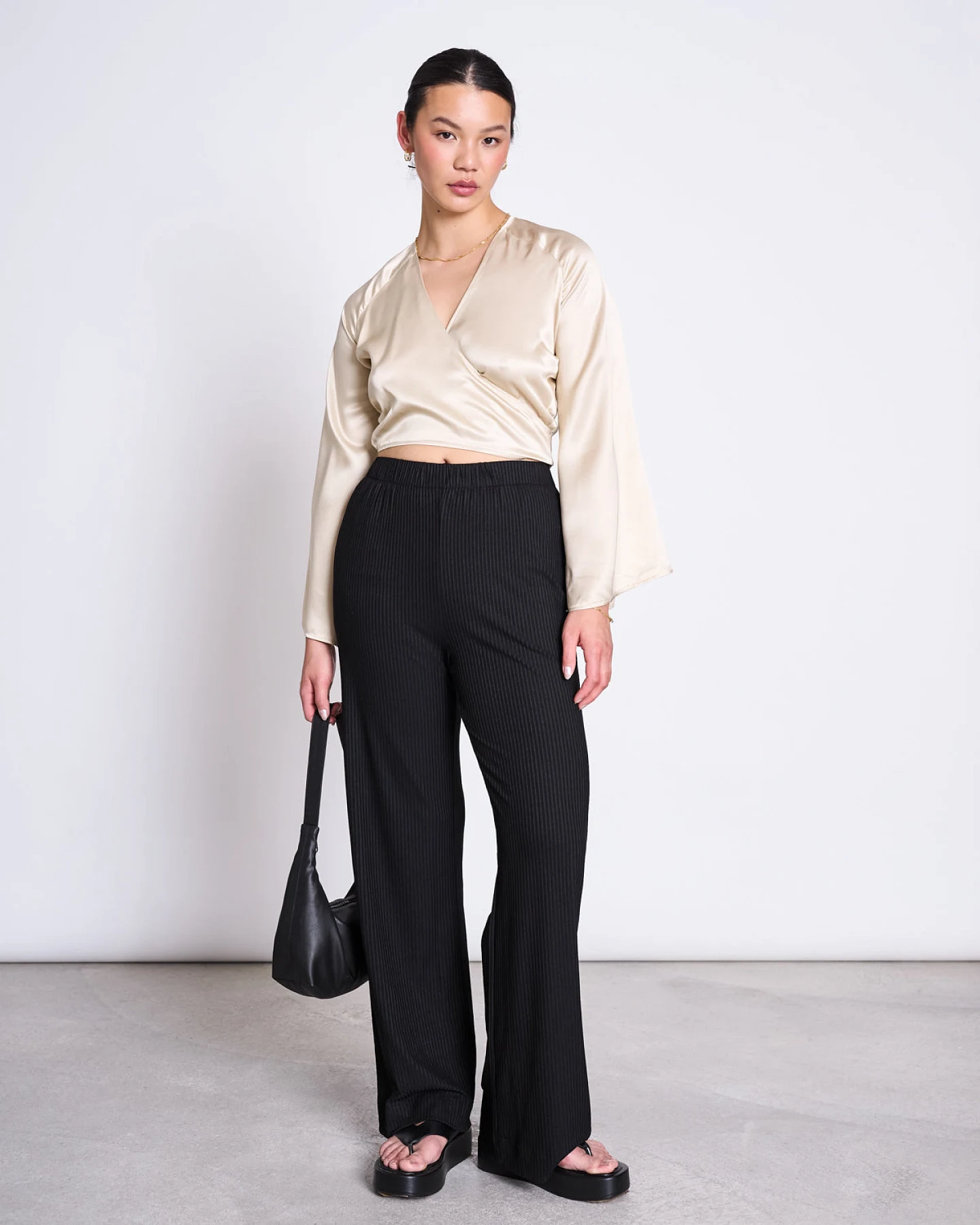 JAN 'N JUNE Damen vegan Hose Smilla Schwarz – Ansicht 2