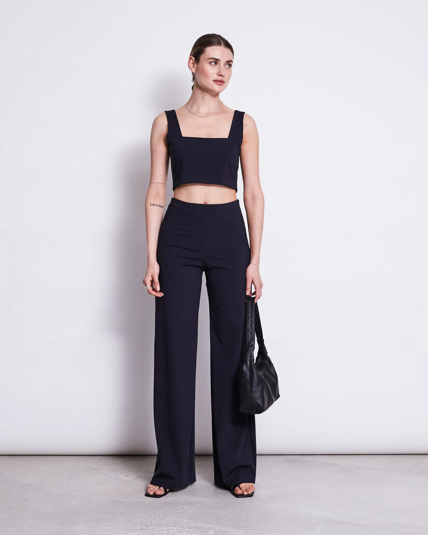JAN N JUNE Damen vegan Crop Top Cancun Schwarz – Ansicht 2