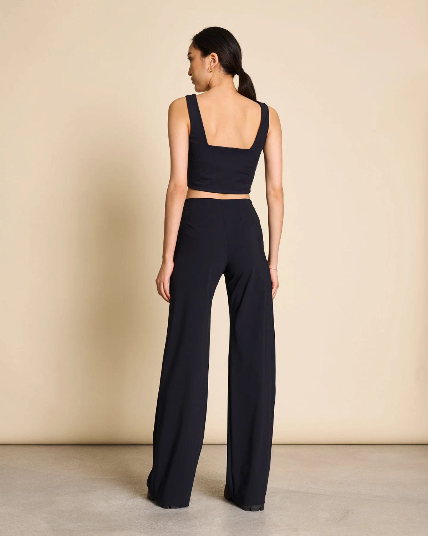 JAN 'N JUNE Damen vegan Crop Top Cancun Schwarz – Ansicht 2