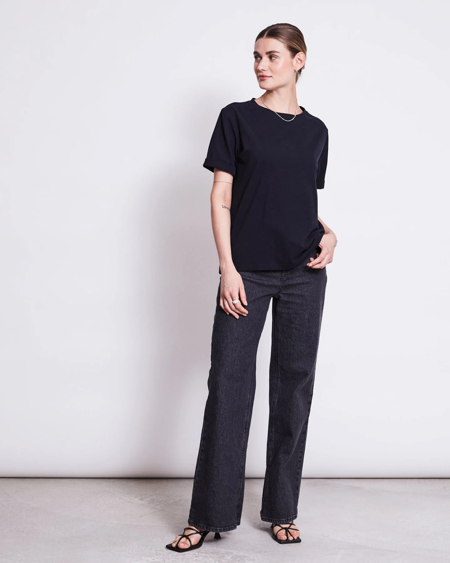 JAN 'N JUNE Damen vegan T-Shirt Junge Schwarz – Ansicht 2