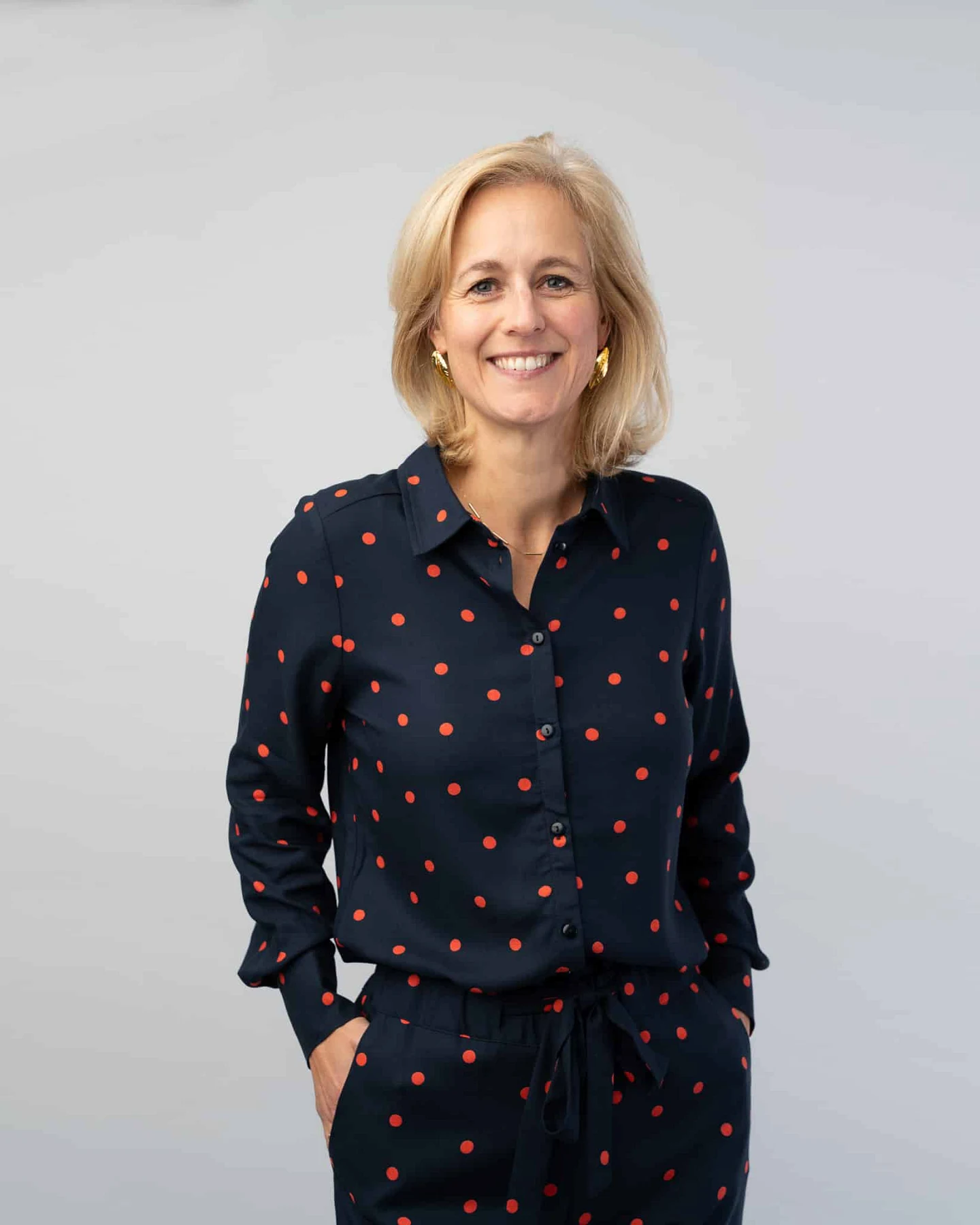 Marjolein Elisabeth Damen vegan Mees Navy Dots Bluse – Ansicht 2