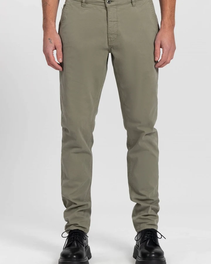 Kuyichi Herren vegan Chino Dexter Armee Grün