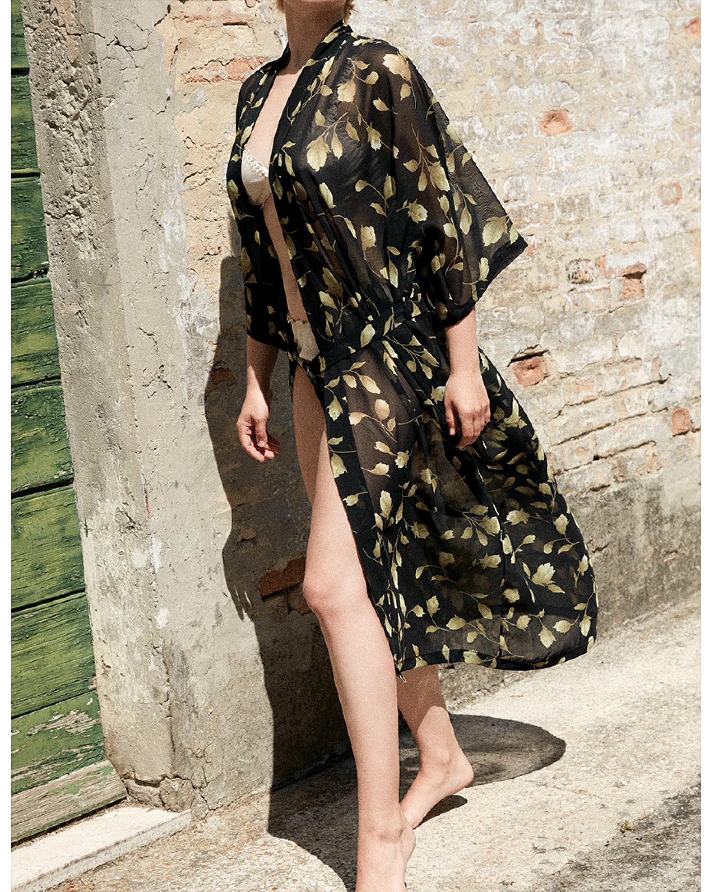 Anekdot Damen vegan Robe Sheer Leaf Schwarz – Ansicht 2
