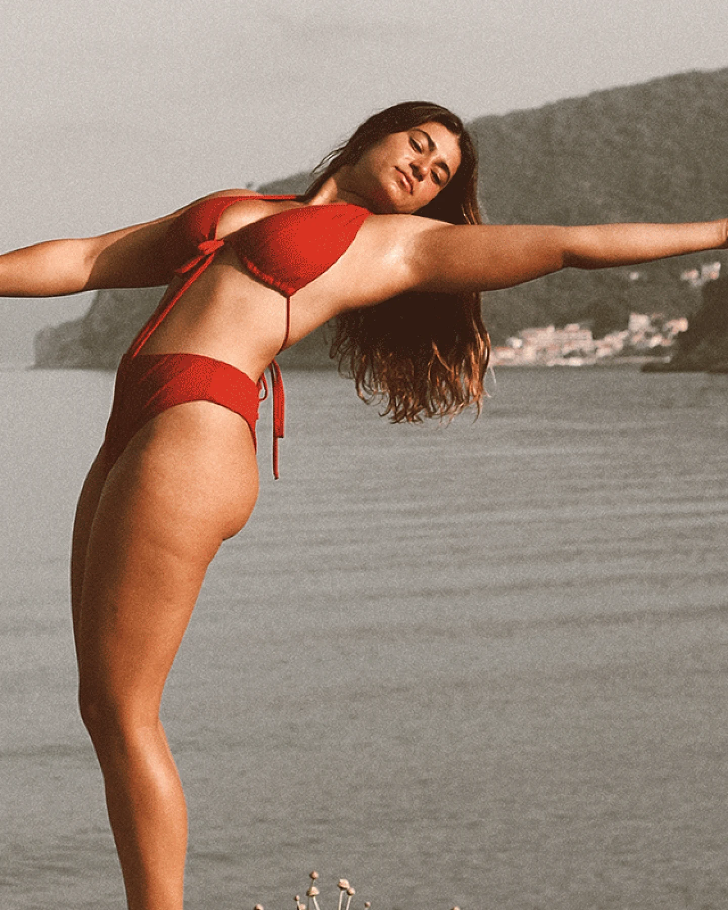 Anekdot Damen vegan Bikinioberteil Geranium / Vielseitig Rot – Ansicht 2