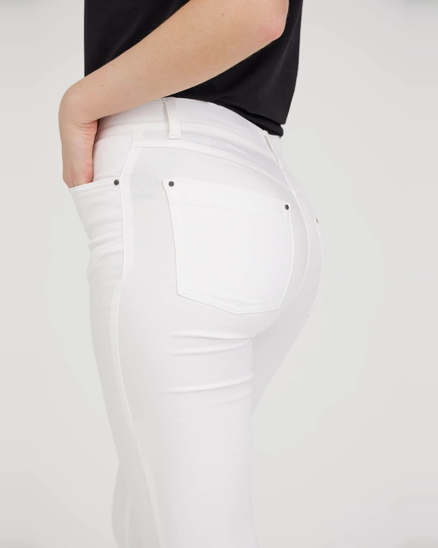LAURIE Damen vegan Hose Laura Slim Mittellang Weiß – Ansicht 2
