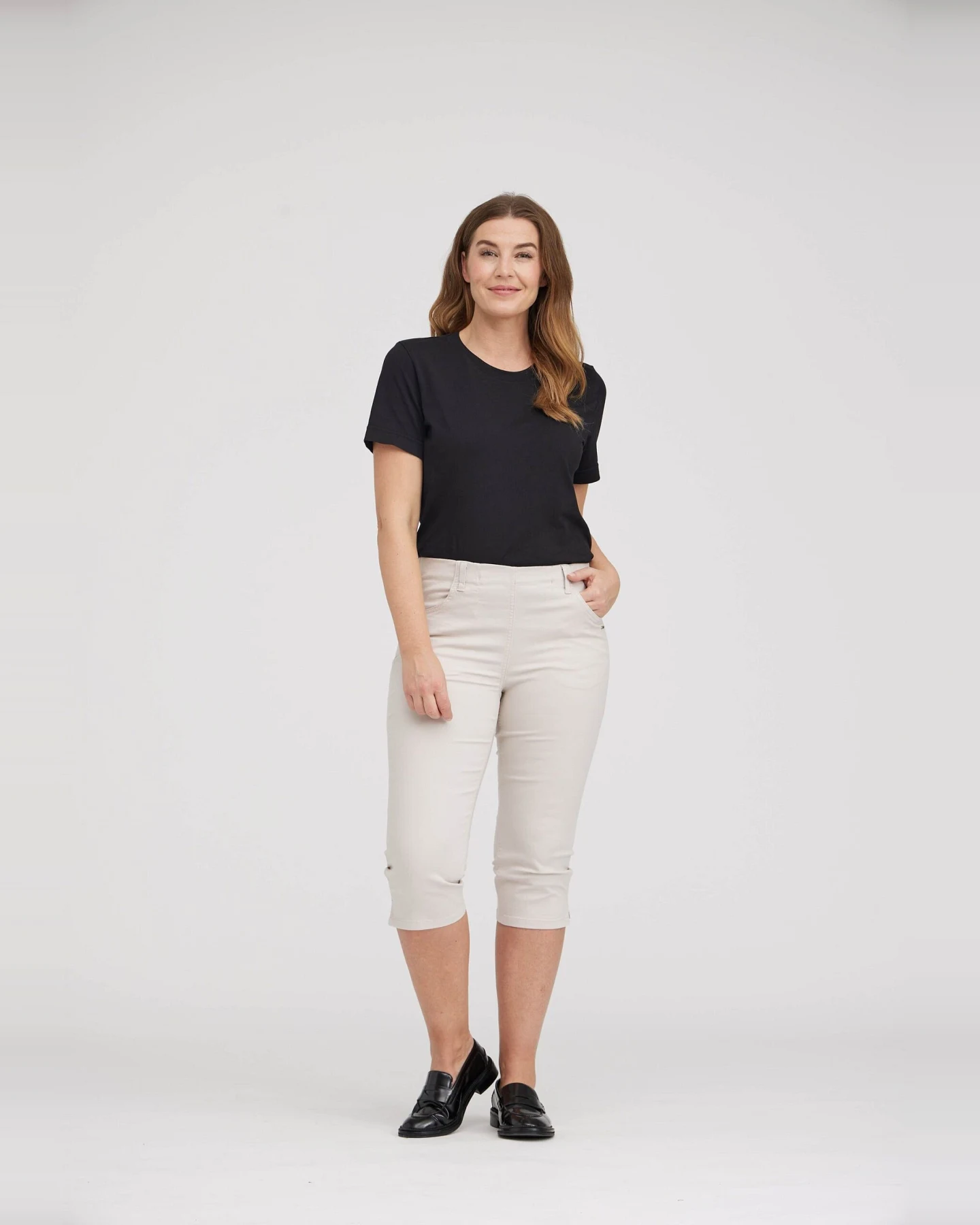 LAURIE Damen vegan Hose Kelly Regular Capri Sl Grau Sand – Ansicht 2