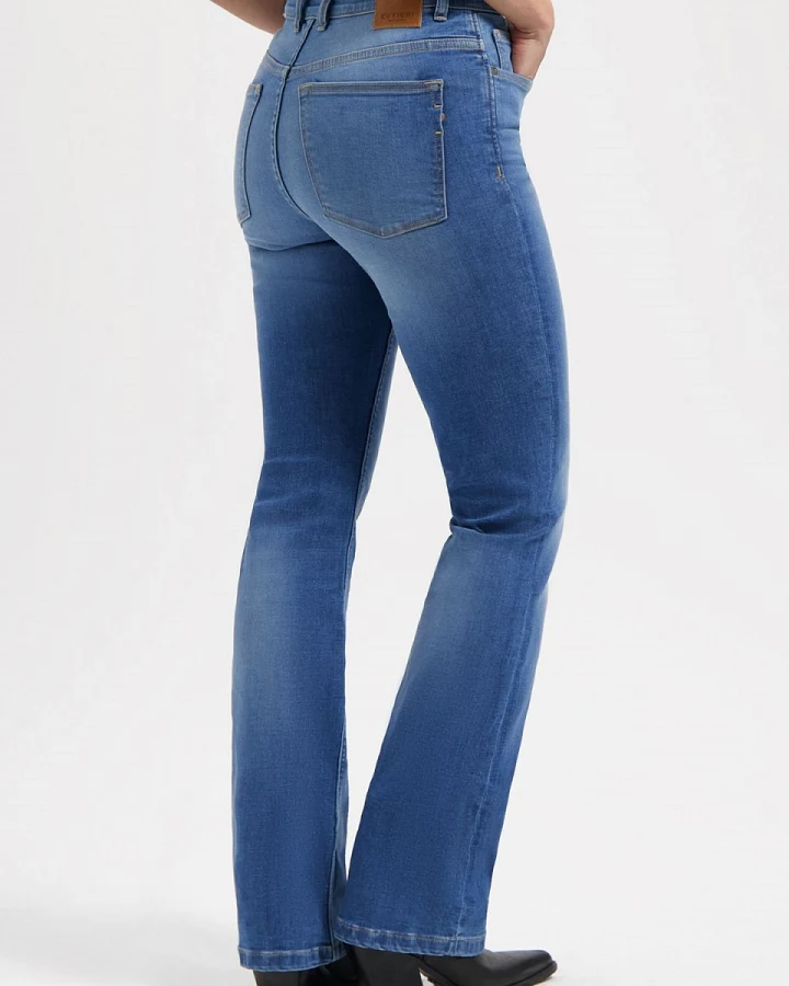 Kuyichi Damen vegan Jeans Zoé High Rise Bootcut Standard Blau